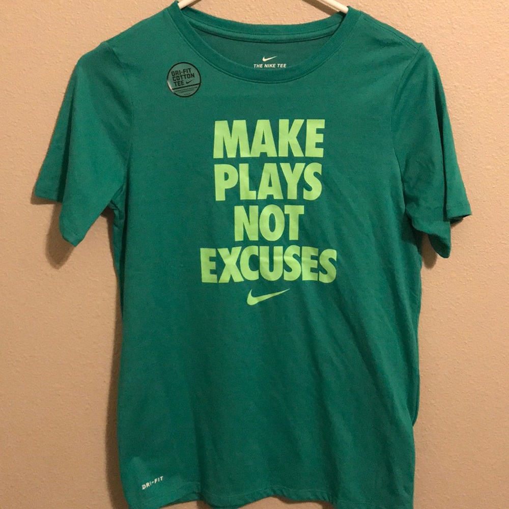 NIKE DRI FIT T SHIRT